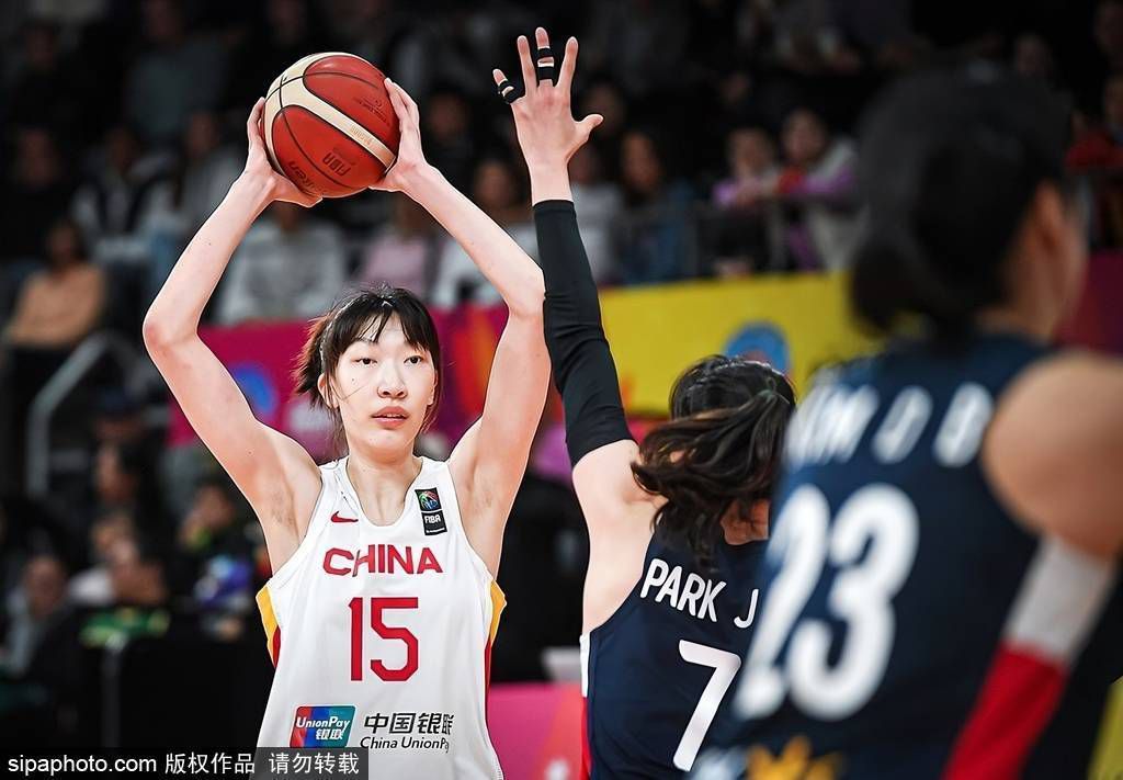 殷桃也觉得这个女性角色意义丰富，“担当、智慧、忍耐、大局观，都在这个白婳身上有所体现”，而殷桃的真实演绎，让人对白婳更加充满期待